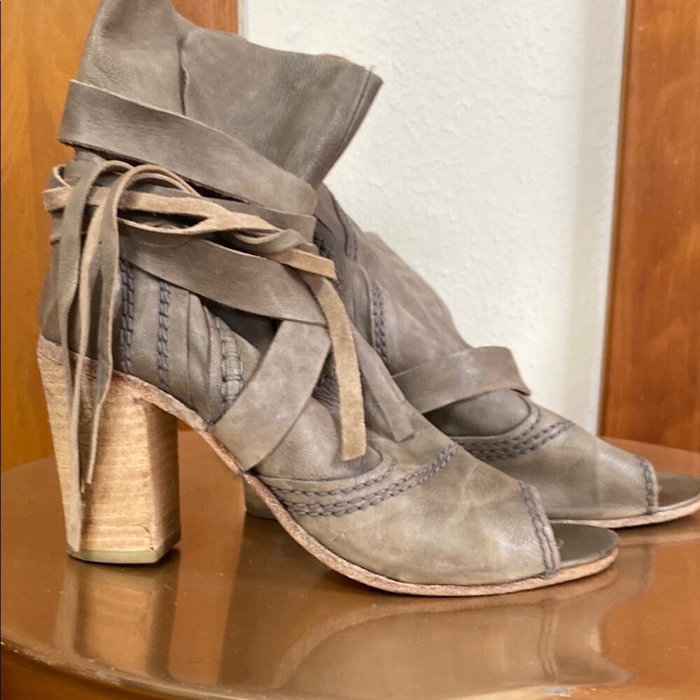 Free People Taupe Leather Open Toe Ankle Boots Wrap Straps Boho Wood Block Heel